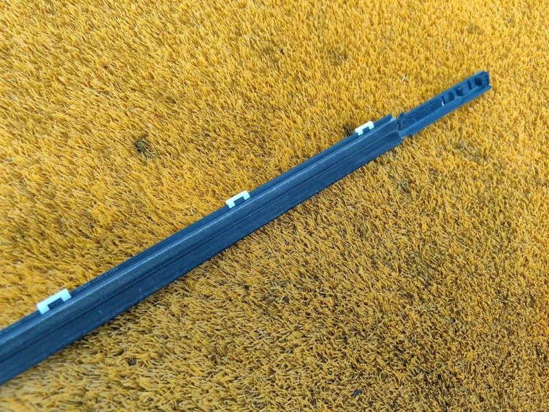 Уплотнитель стекла двери