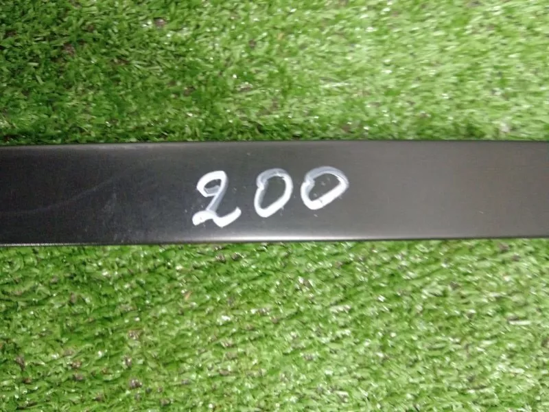 Направляющая стекла двери