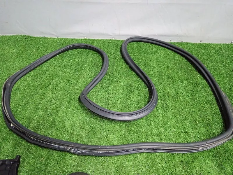 Уплотнитель багажника