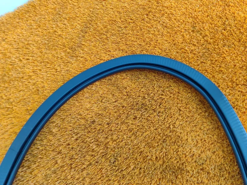 Уплотнитель проема двери