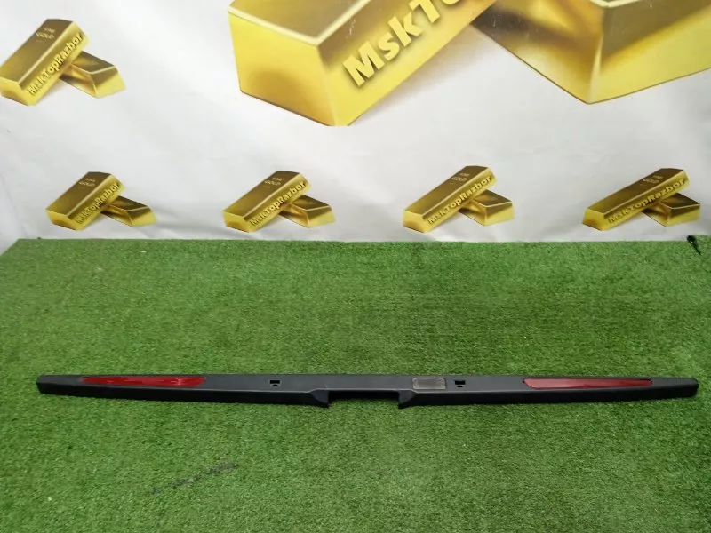 Накладка крышки багажника