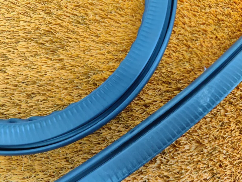 Уплотнитель проема двери