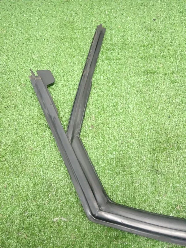 Уплотнитель стекла двери