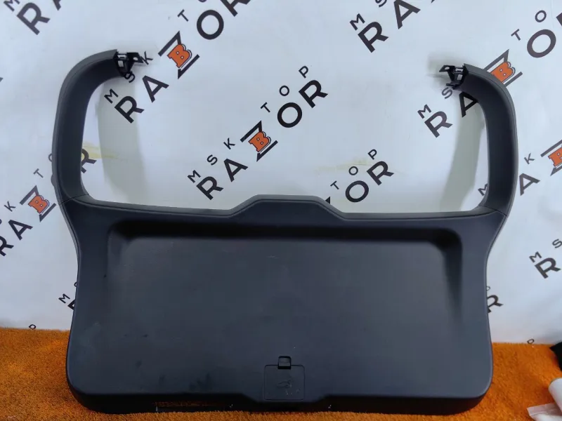 Обшивка крышки багажника