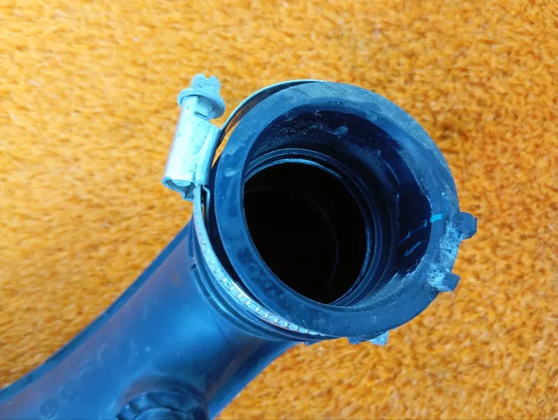 Патрубок воздушного фильтра