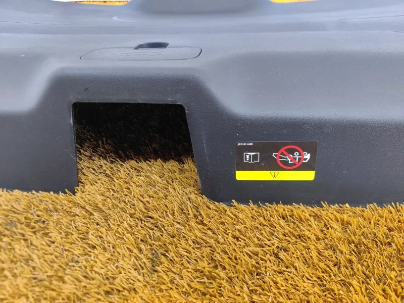 Обшивка двери багажника