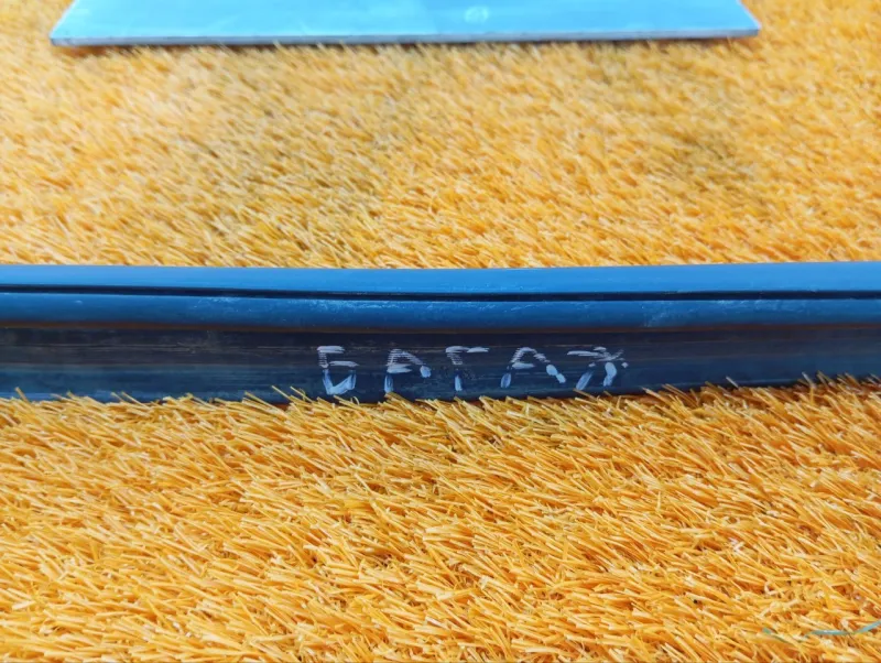 Уплотнитель багажника