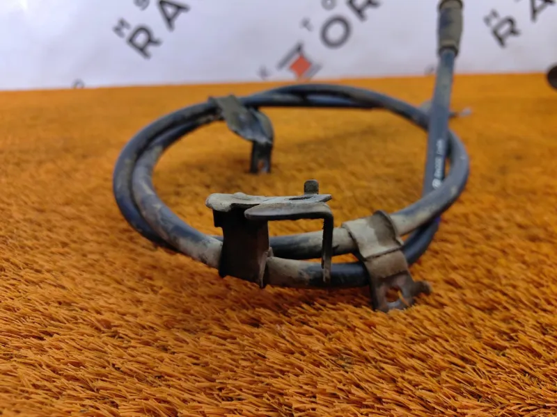 Трос стояночного тормоза