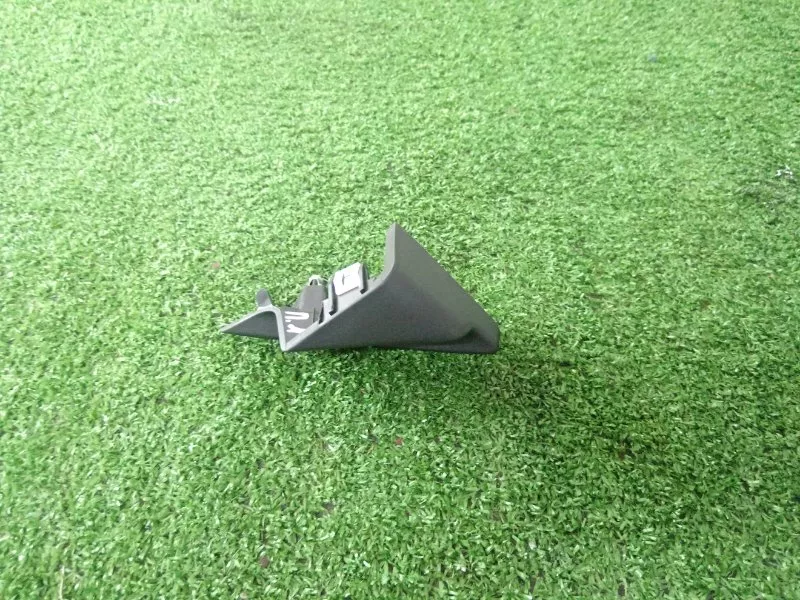 Накладка крепления зеркала