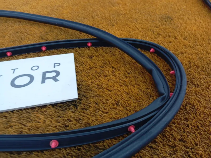 Уплотнитель двери