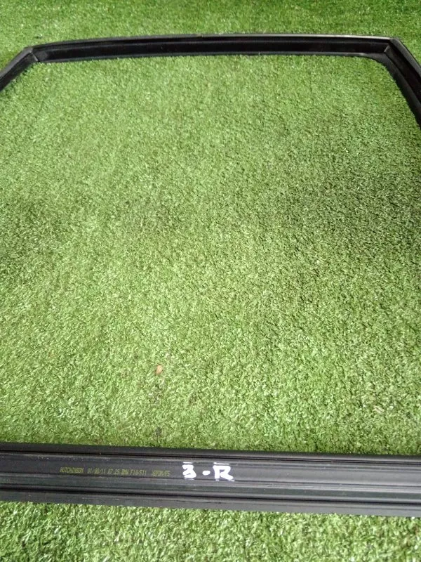 Уплотнитель стекла двери