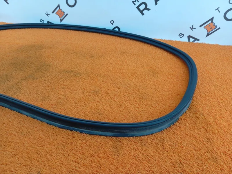 Уплотнитель багажника