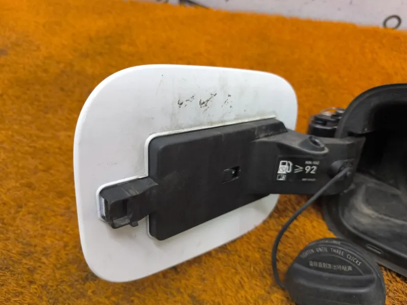 Лючок Бензобака