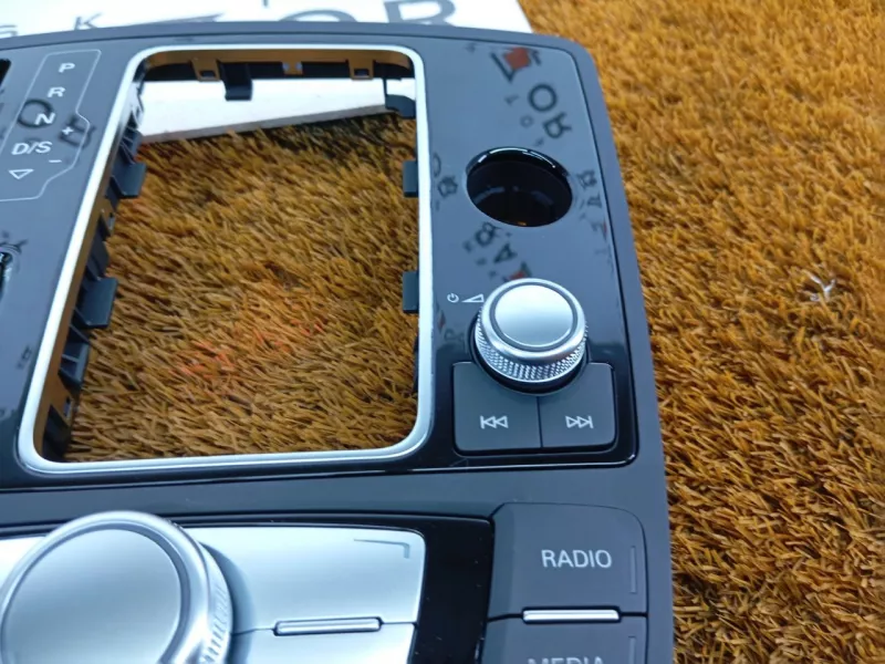 Панель управления в центральной консоли Audi A6 2018 4G1919610E C7