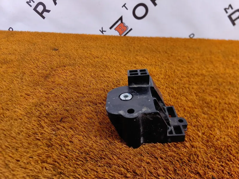 Крепление радиатора