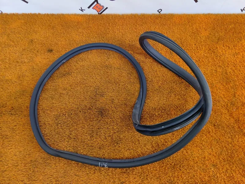 Уплотнитель проема двери