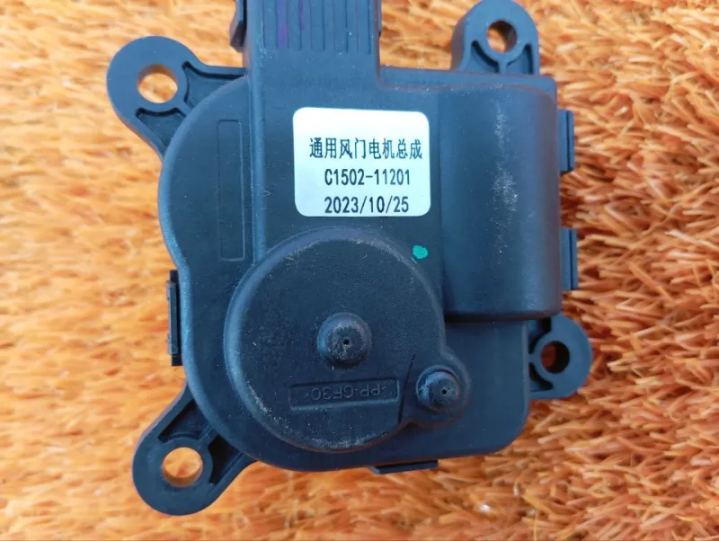 Сервопривод заслонок печки