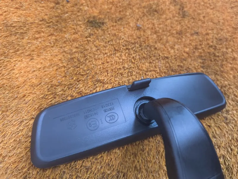 Зеркало заднего вида