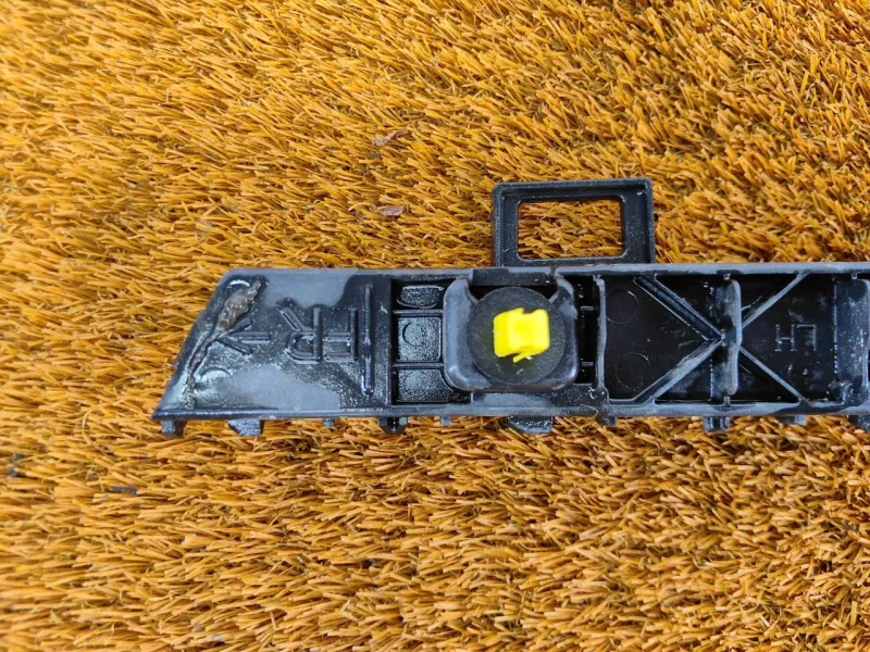 Кронштейн заднего бампера