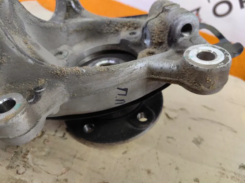 Кулак поворотный