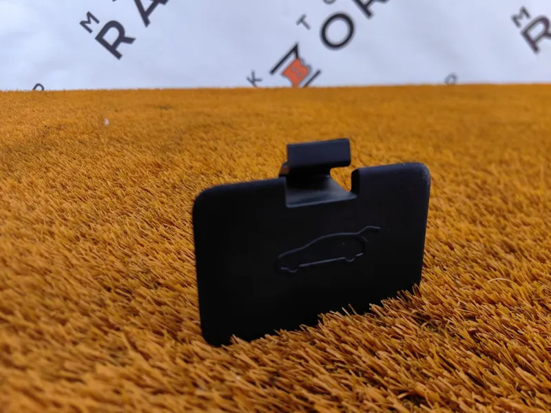 Обшивка двери багажника