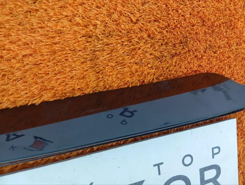 Молдинг на крыло