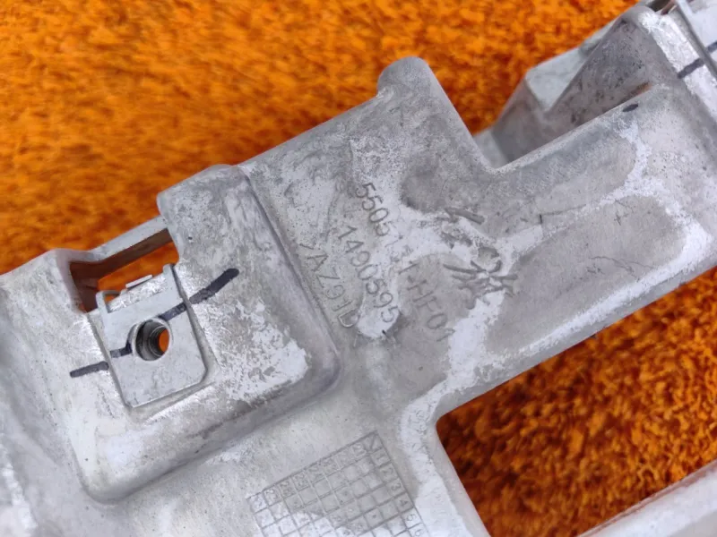 Кронштейн центральной консоли