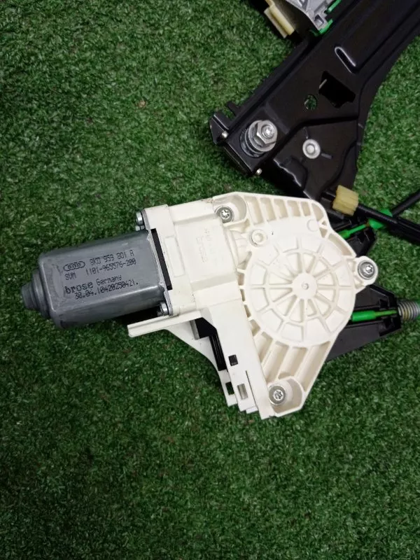 Стеклоподъемник Audi A4 2008 8K0839462A B8, задний правый