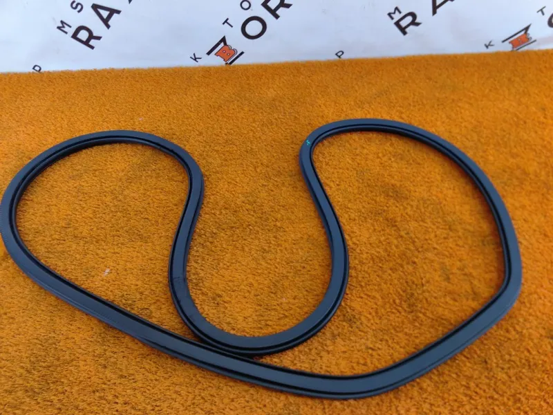 Уплотнитель проема двери