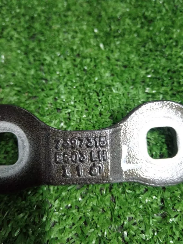 Петля двери багажника