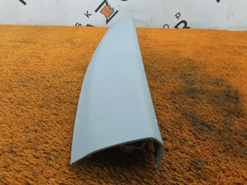 Обшивка двери багажника