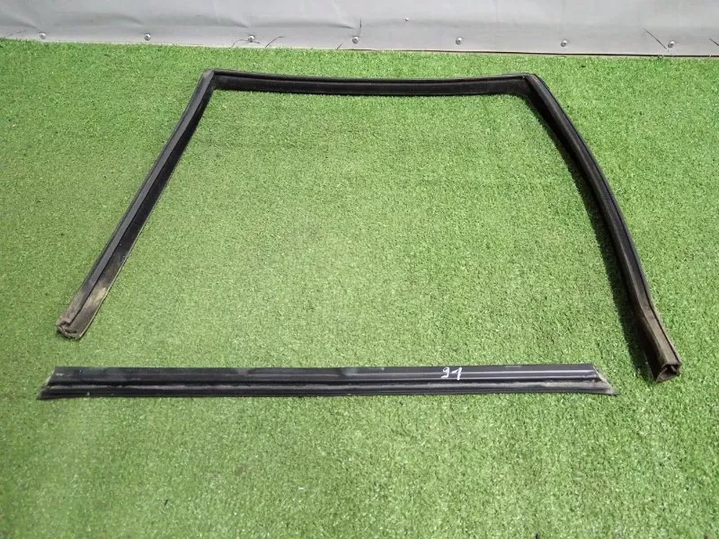 Уплотнитель стекла двери