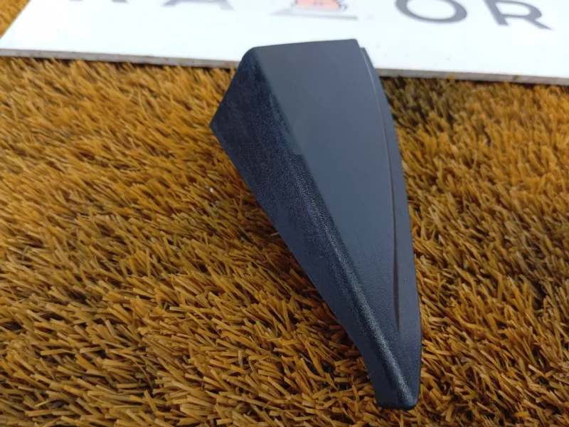 Уголок двери