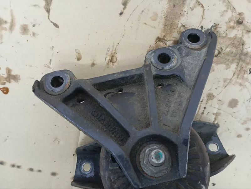 Подушка двигателя