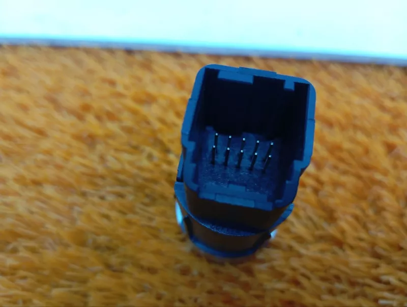 Кнопка запуска двигателя