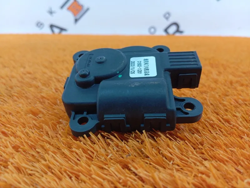 Сервопривод заслонок печки