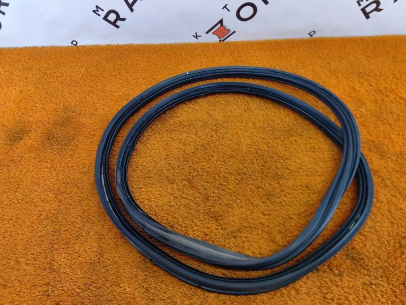 Уплотнитель багажника