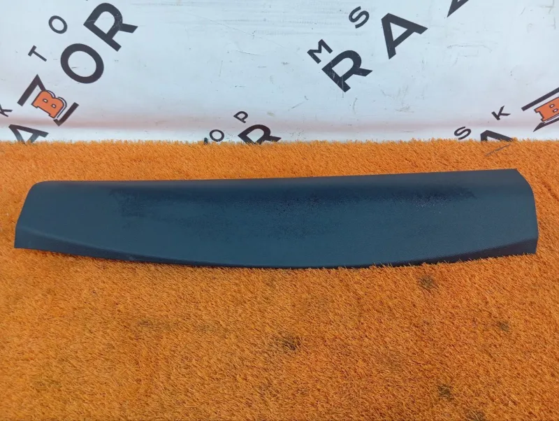 Обшивка крышки багажника