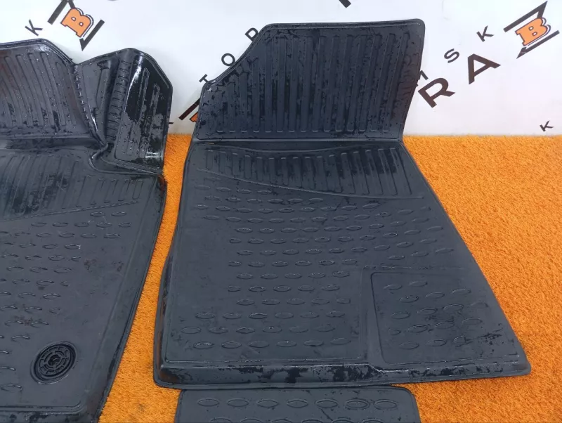 Коврик салона