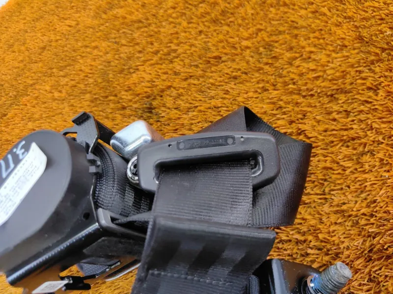 Ремень безопасности