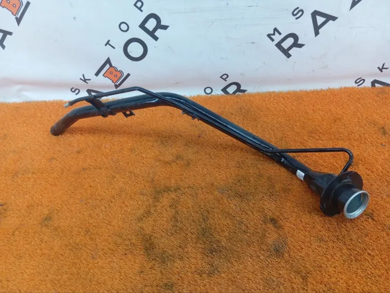 Горловина топливного бака