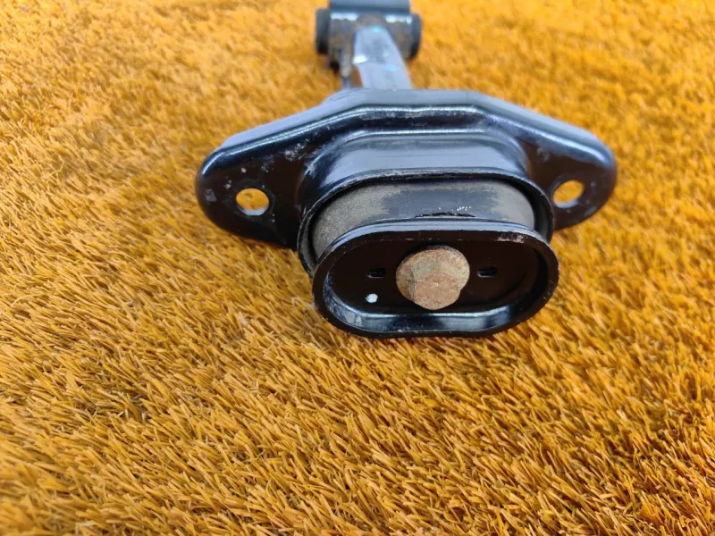 Подушка двигателя