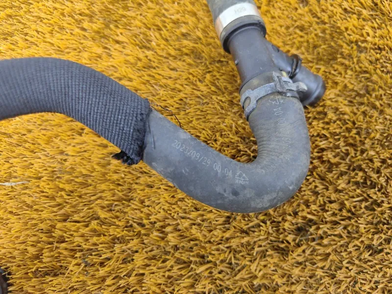 Патрубок радиатора