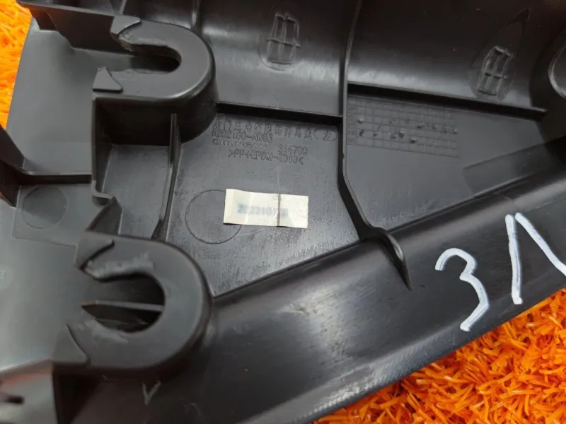 Уголок двери