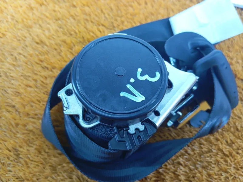 Ремень безопасности