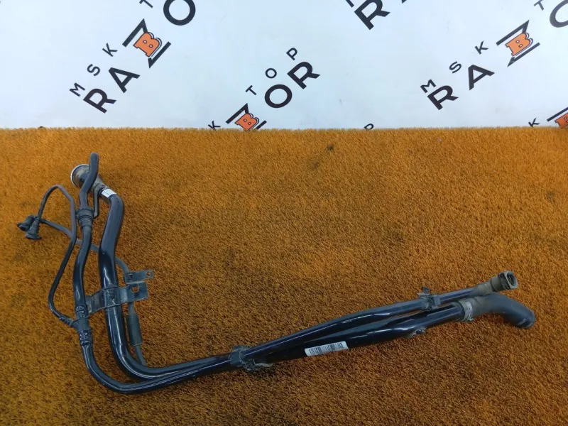 Горловина топливного бака