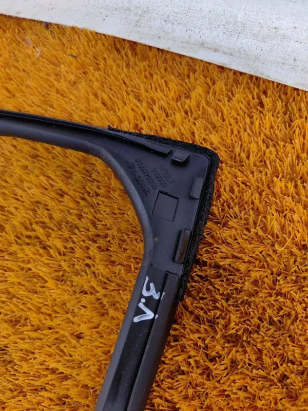 Уплотнитель стекла двери