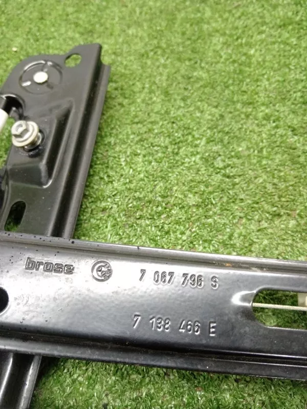 Стеклоподъемник BMW 1-Series 2004 51337138466 E87, передний правый