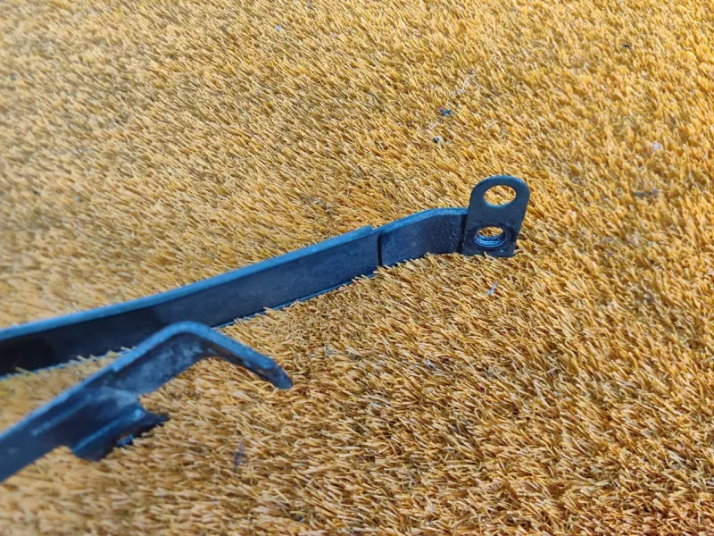 Крепление топливного бака