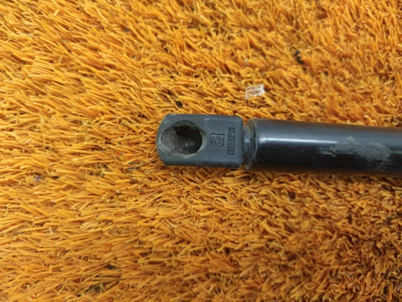 Амортизатор багажника